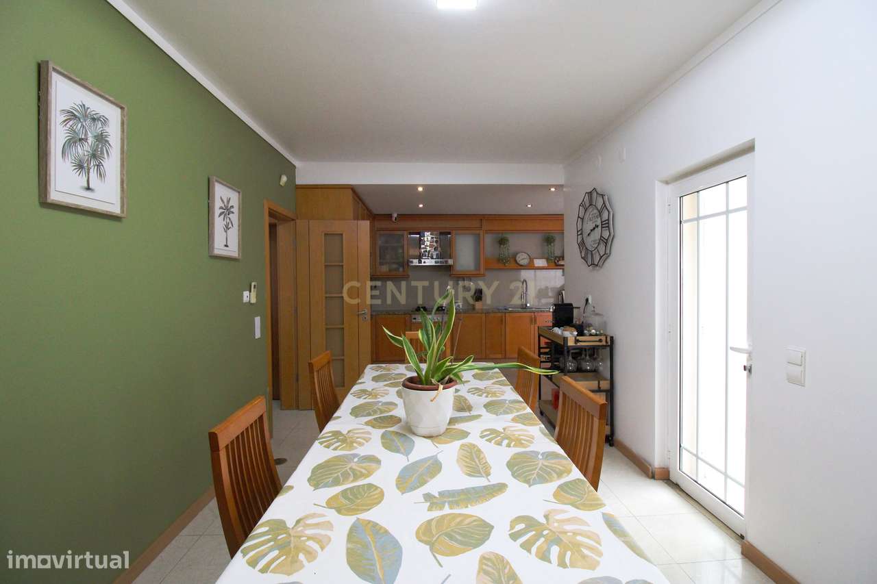 Moradia V3+2 de Luxo com Garagem, Sótão Aproveitado e Domótica Alexa n-9