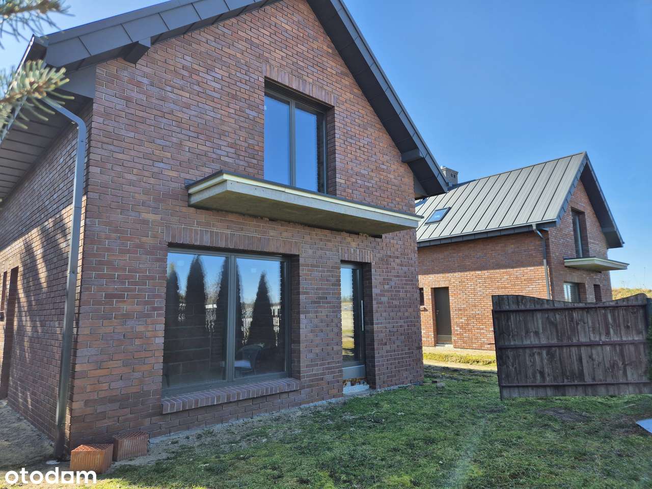 Działka 349/7 z domem jednorodzinnym, b. dobre wykonanie;  ostatni dom-8