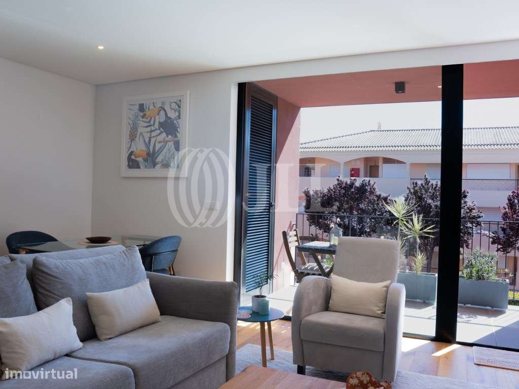 Apartamento T1, com estacionamento e varandas, Algarve-2