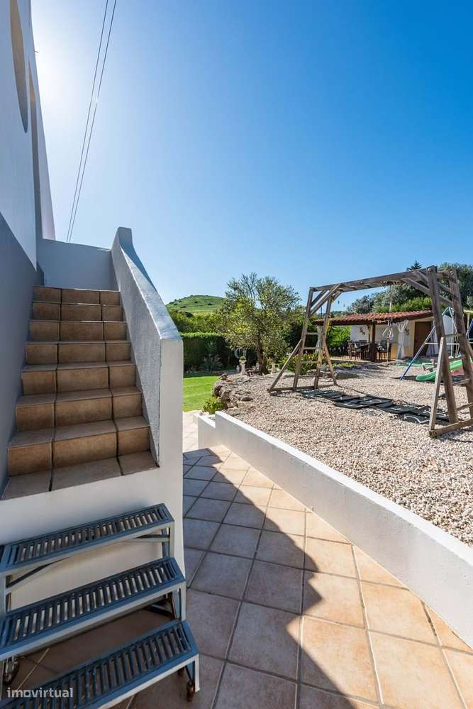 Casa tradicional reformada com grande jardim em Budens-24