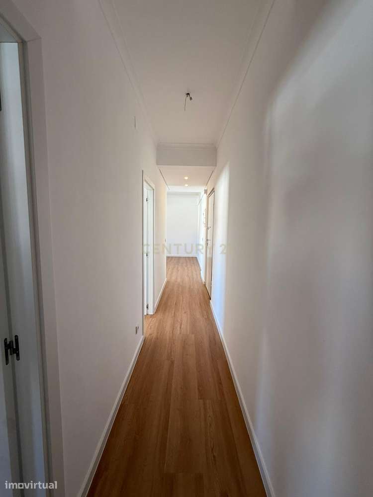 Apartamento T2 Remodelado na Amadora – Mina de Água – Pronto a Habitar-8