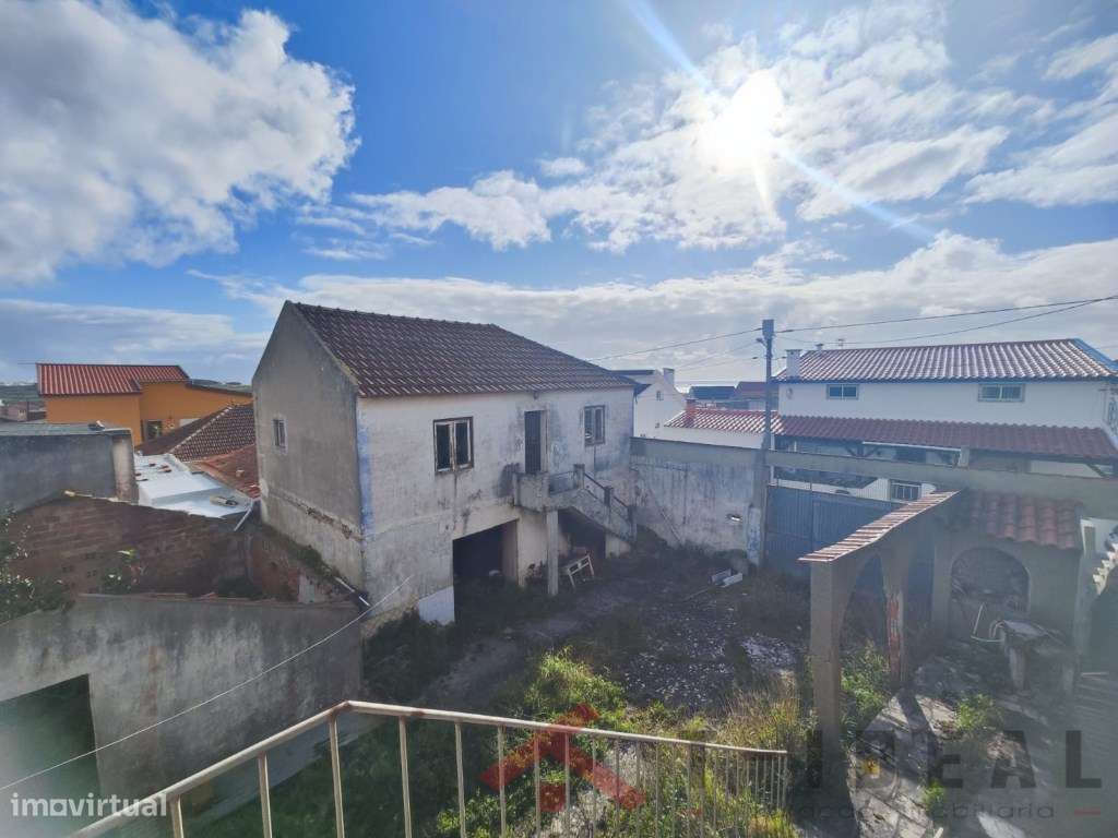 Conjunto de Moradias e Anexos com Vista de Mar-21
