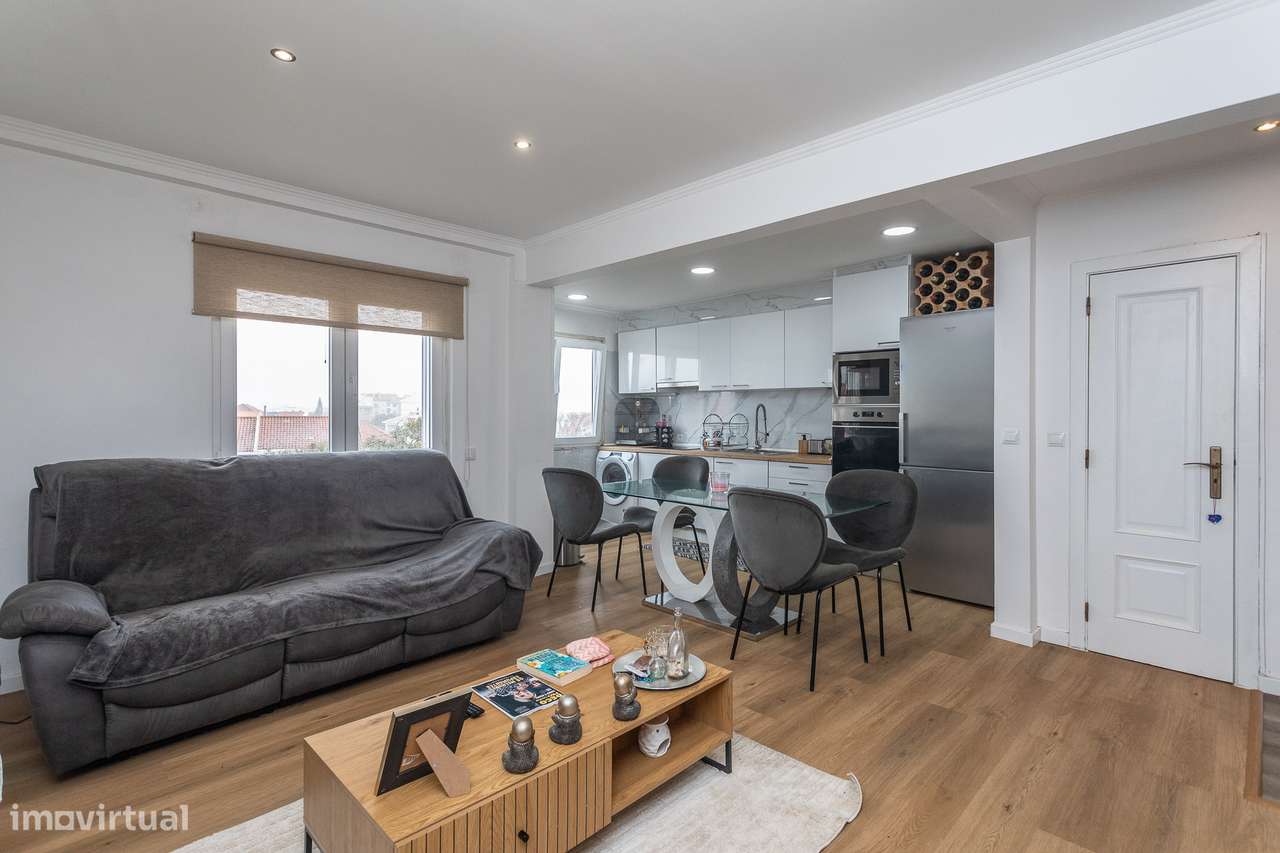 Apartamento T3 + 1, com aproveitamento de sótão em Mem Martins - Grande imagem: 2/34