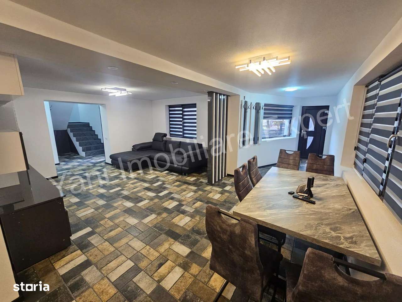 Casă de vânzare în Curtea de Argeș. - Imagine principală: 5/20