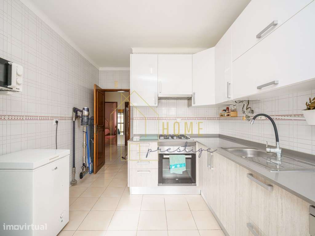 Oportunidade de Investimento | T2 Remodelado no Centro da Moita-15