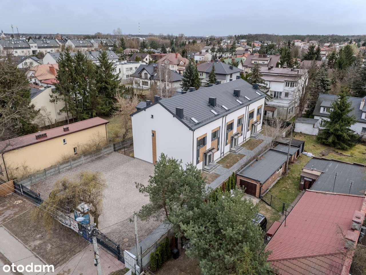 NAROŻNY SEGMENT W CENTRUM MAREK-2 parkingi+narożny ogródek