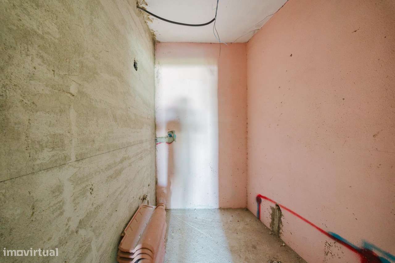 Moradia T3 Isolada por Renovar | Bairro Novo da Jardia, Montijo-19