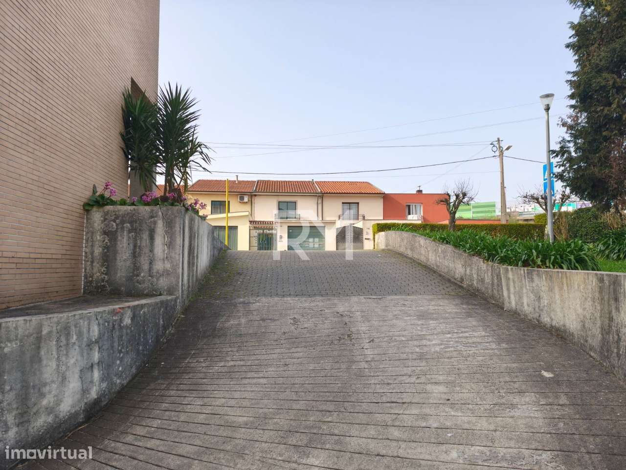 GARAGEM BOX COM ARRUMOS | CENTRO DE VALONGO-1