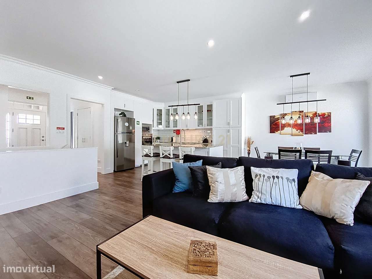 Moradia Moderna com Piscina + Apartamento Independente | Construção 20-7