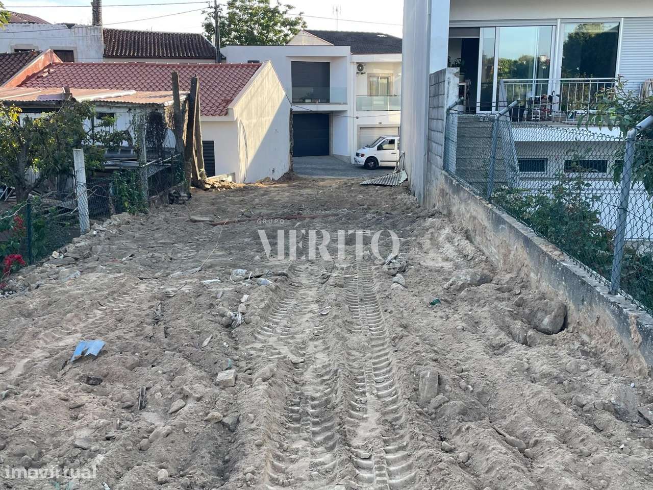 Terreno plano e regular, com área de 213m2 para a construção de habita - Grande imagem: 3/7