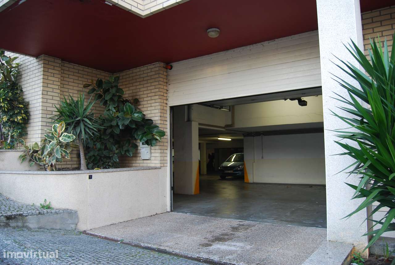 Vende-se Garagem Fechada e Arrumo - Famalicão-2