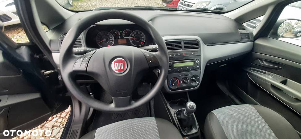 Fiat Grande Punto - 25