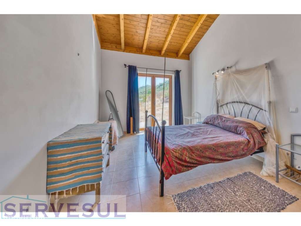 Espaçosa Moradia de 3 quartos, inserida em terreno com 17 hectares,...-16