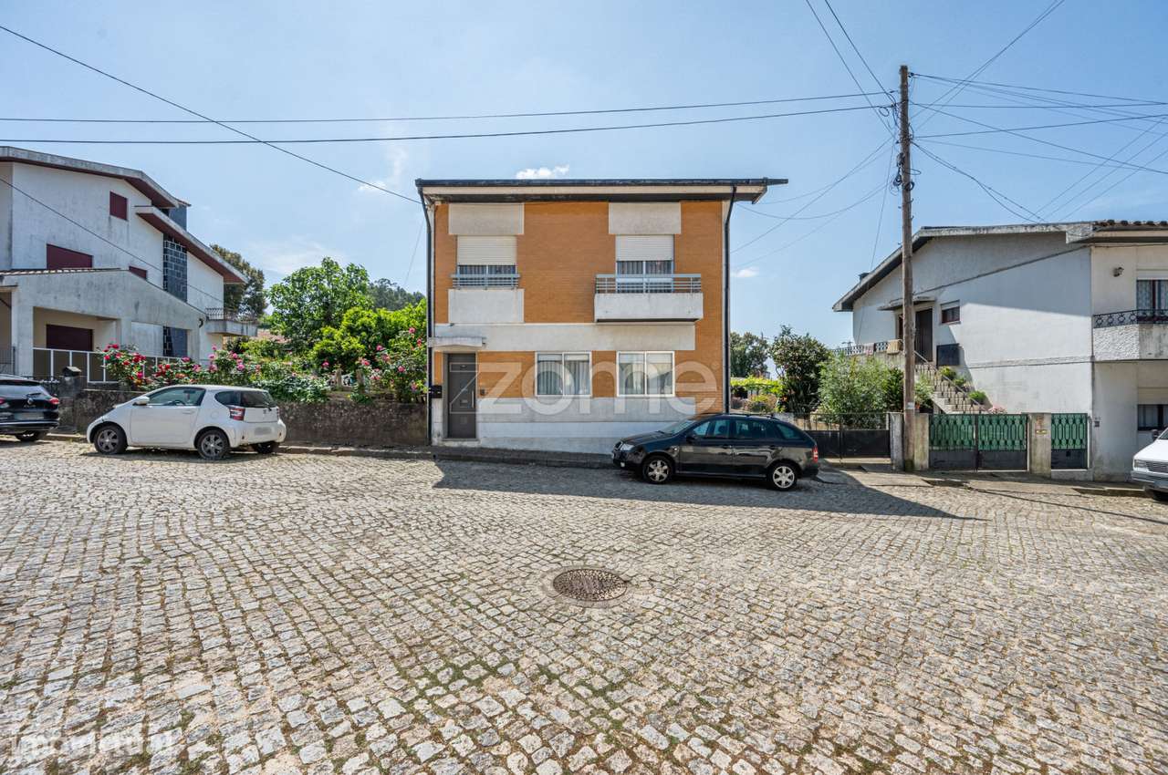 Andar Moradia Com Garagem Em Baguim Do Monte