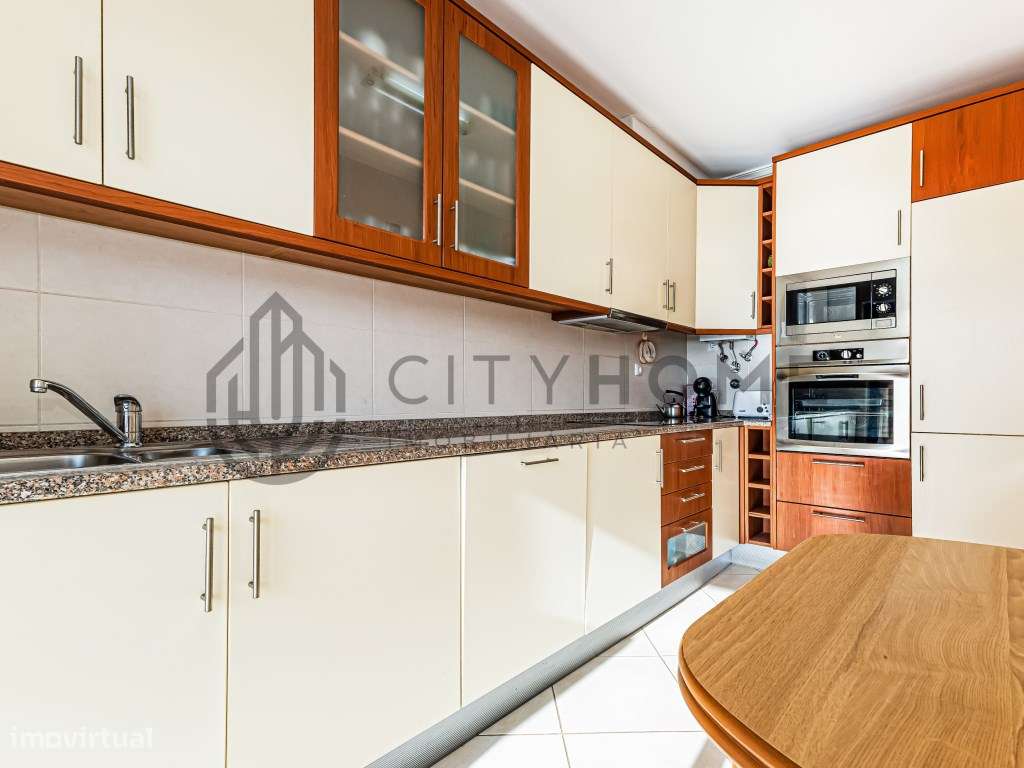 Apartamento T2 com garagem e vista mar a 400m da praia-10