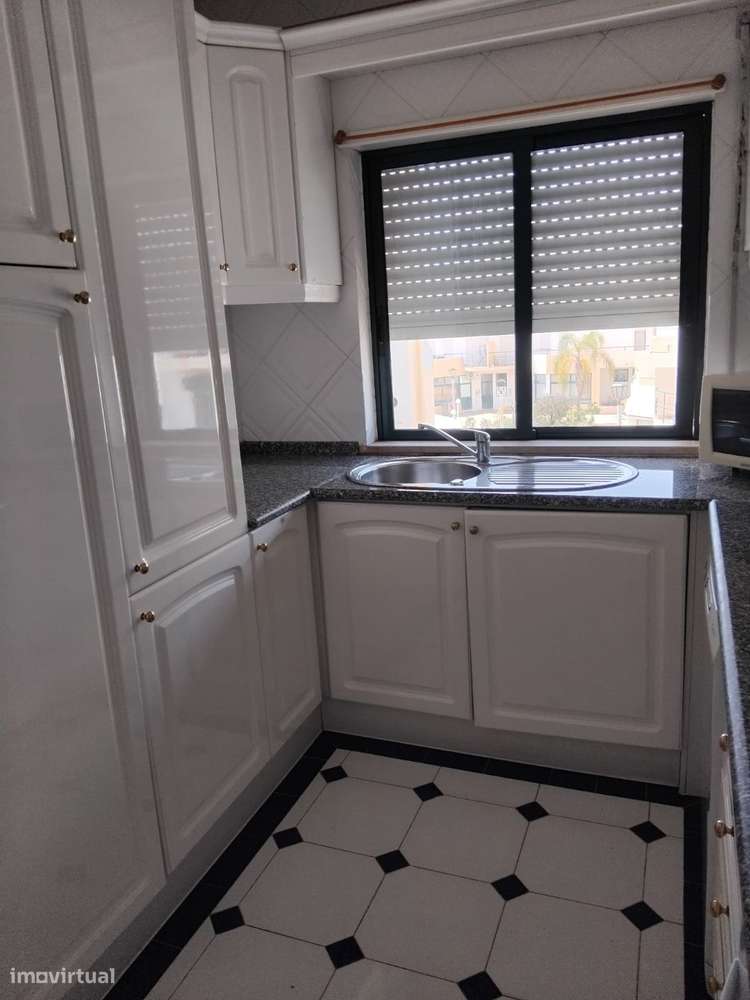 Exclusivo T2 com vista mar na Meia Praia-3