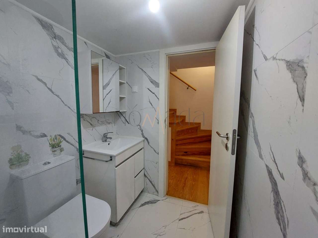 Moradia em banda no Feijó  Simples por fora, cheia de possibilidade...-7