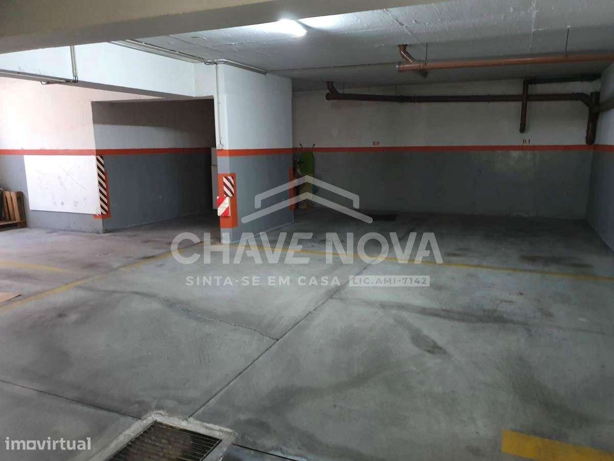 Apartamento T2 c/ Lugar de Garagem em Canelas (Edifício Prestige)-18