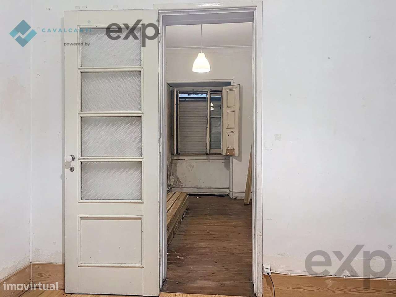 T3 com charme e logradouro Para Remodelar – Lisboa-13