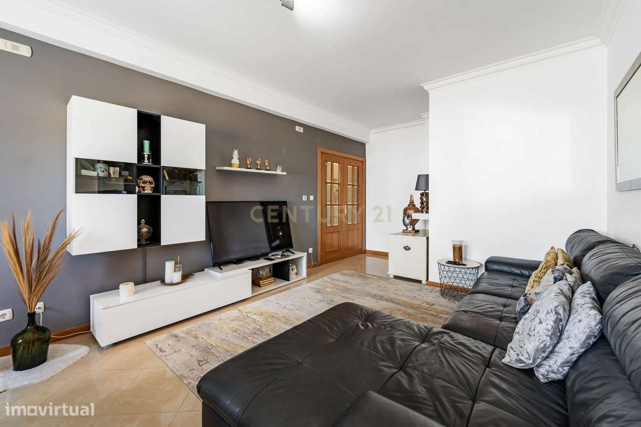 Apartamento T3 em Santa Marta do Pinhal / Corroios / Seixal.-7