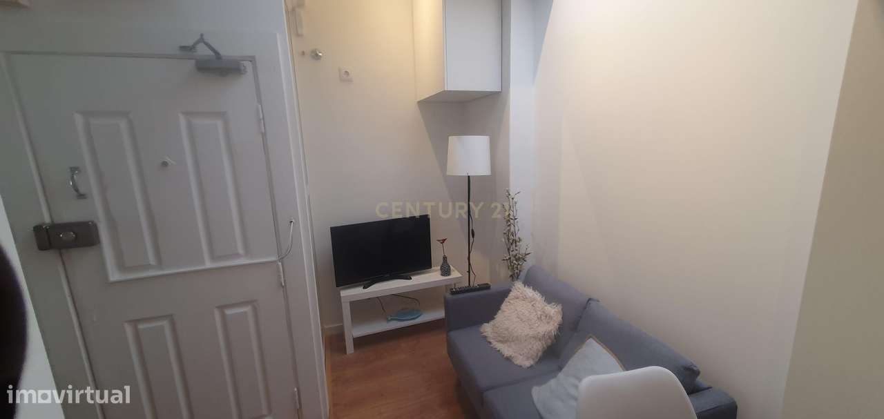 Prédio no Bairro Alto Remodelado com 3 Apartamentos e Loja, um Sonho p-16