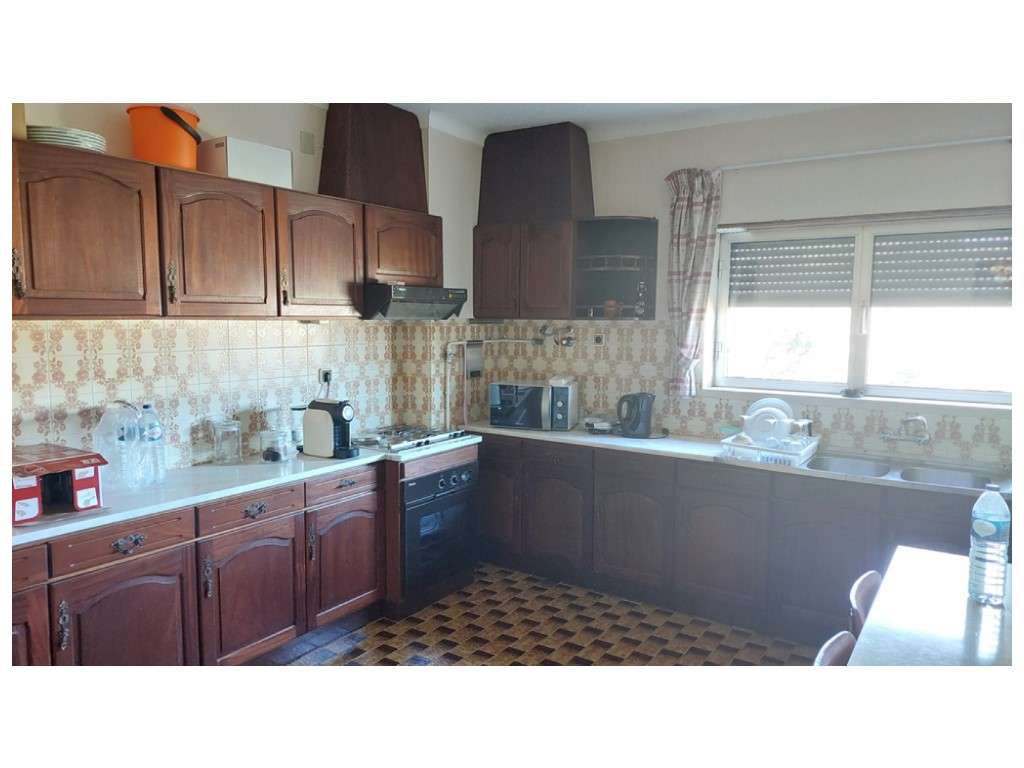 Moradia T3+3 individual no Lameiro - Carvide-12