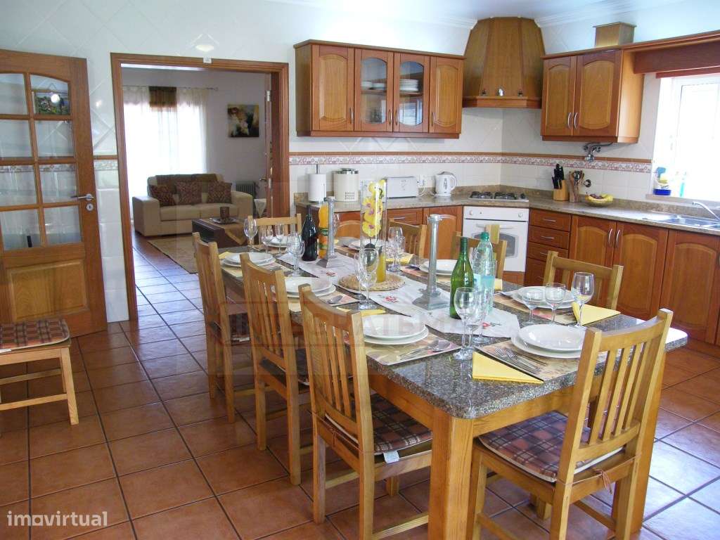 Moradia Tradicional Portuguesa com Piscina e Vistas Deslumbrantes-8