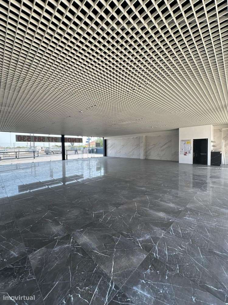 Armazém com Logradouro na EN1 | Vila Franca de Xira-10