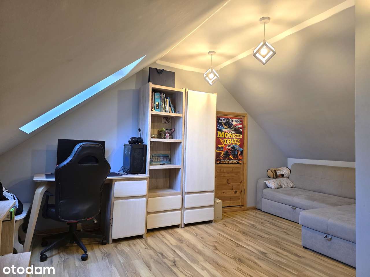 Dom 5/6 pokoi_taras_kominek_fotowoltaika_oddzielny garaż-15