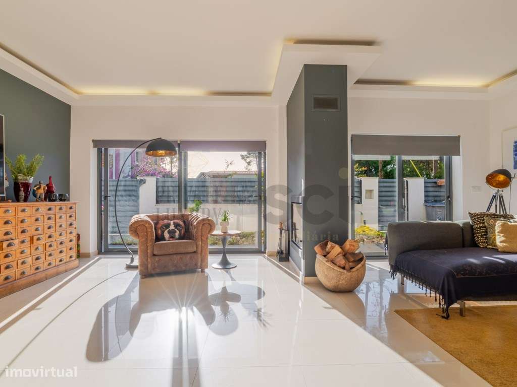 Moradia T4 na Aroeira, contemporânea com piscina e cave-1