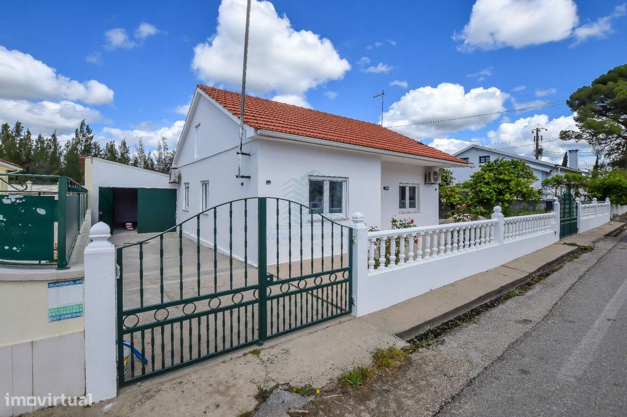 Moradia T3 remodelada com Anexos, Garagem e Poço.-44