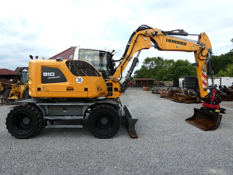 Liebherr A910 compact ze szwecji / rototilt ze szczypcami / super stan / 2014