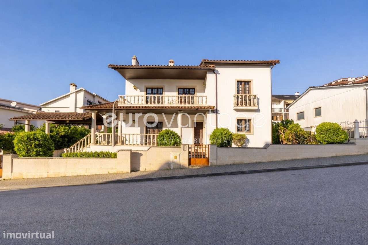 MORADIA T8 NO CENTRO DE LEIRIA-0