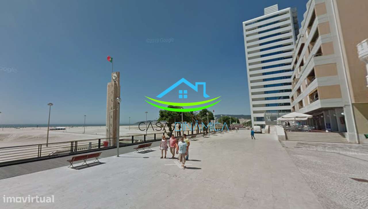 Loja na rua da Liberdade com 2 montras-12