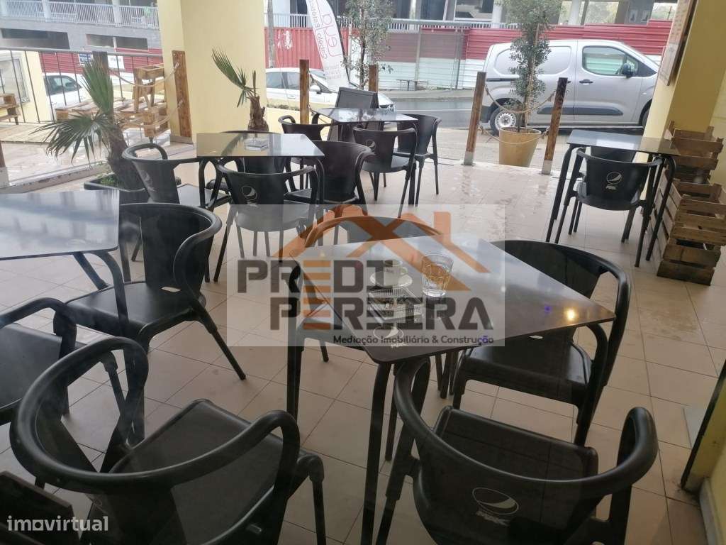 Restaurante em funcionamento em Santo António dos Cavaleiros - Grande imagem: 3/43