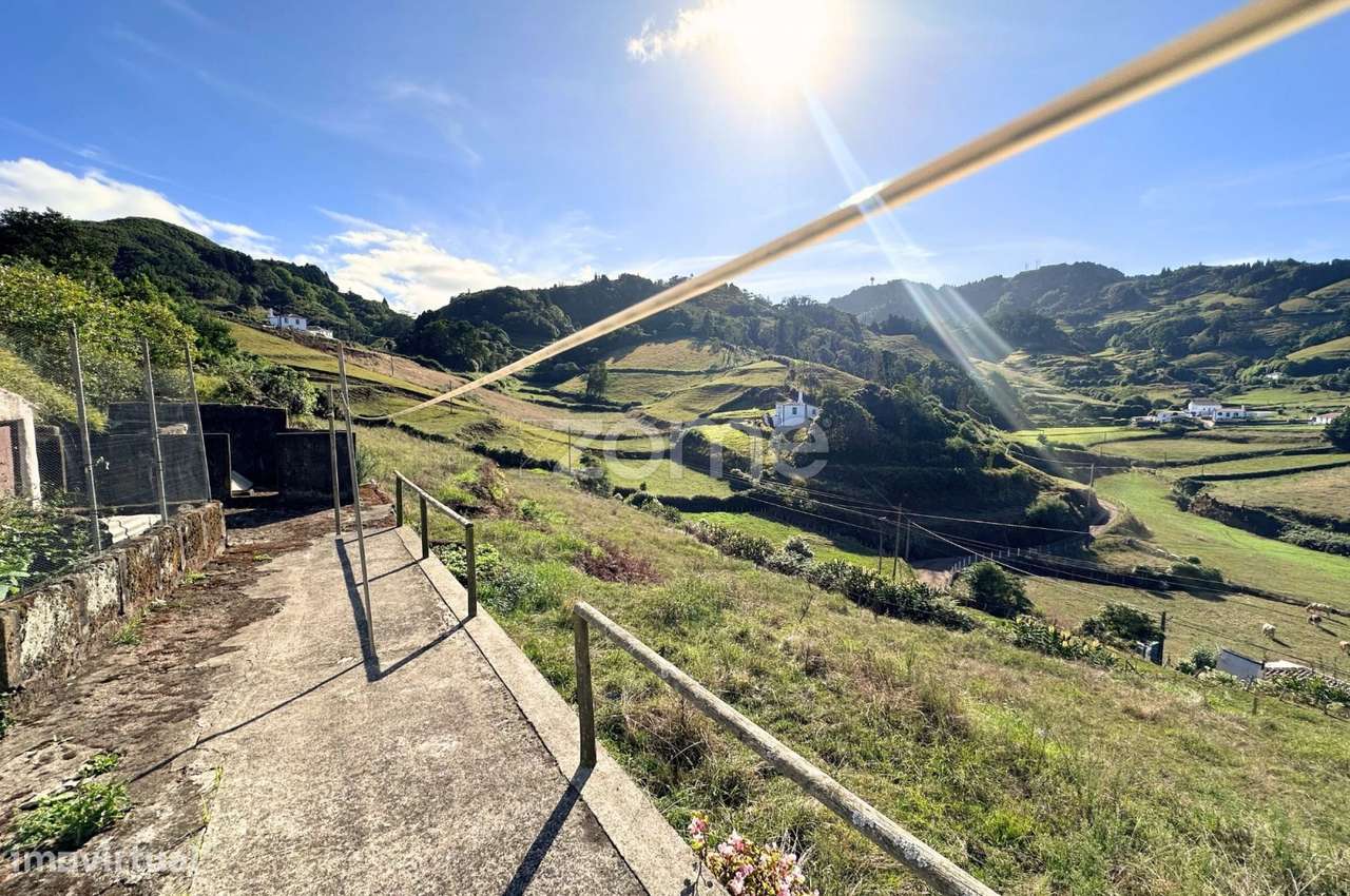 Moradia T2 típica mariense com terreno rústico e vista panorâmica - Grande imagem: 3/15