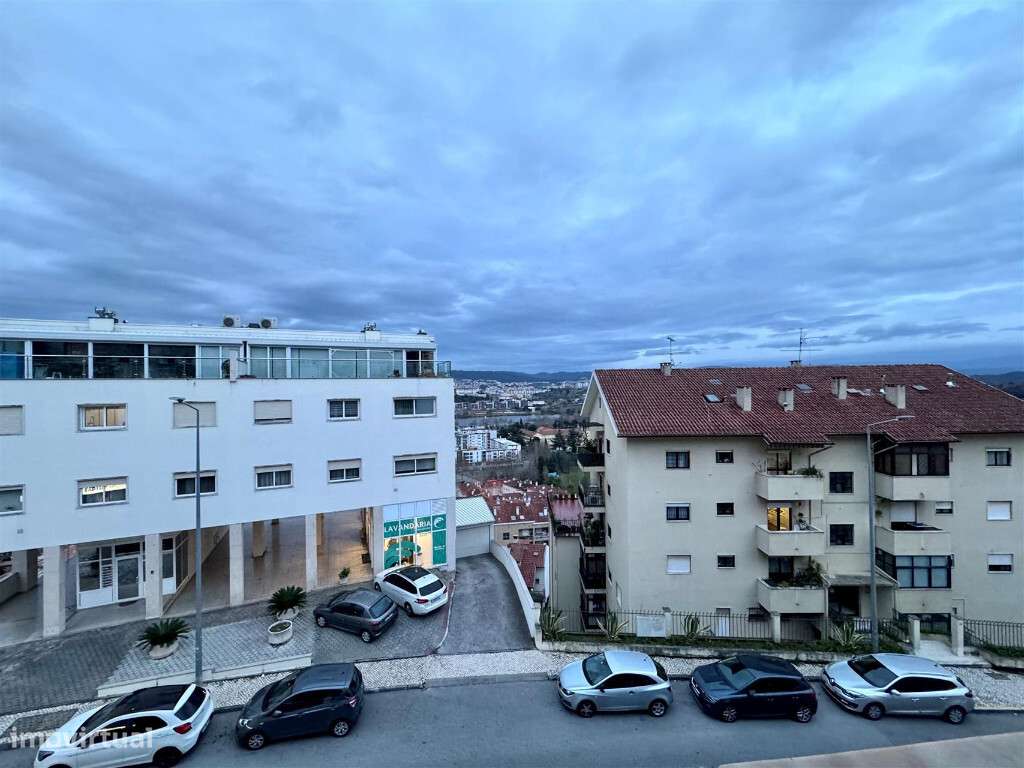 Apartamento Duplex T5 com garagem em zona de Santa Clara - Grande imagem: 2/11