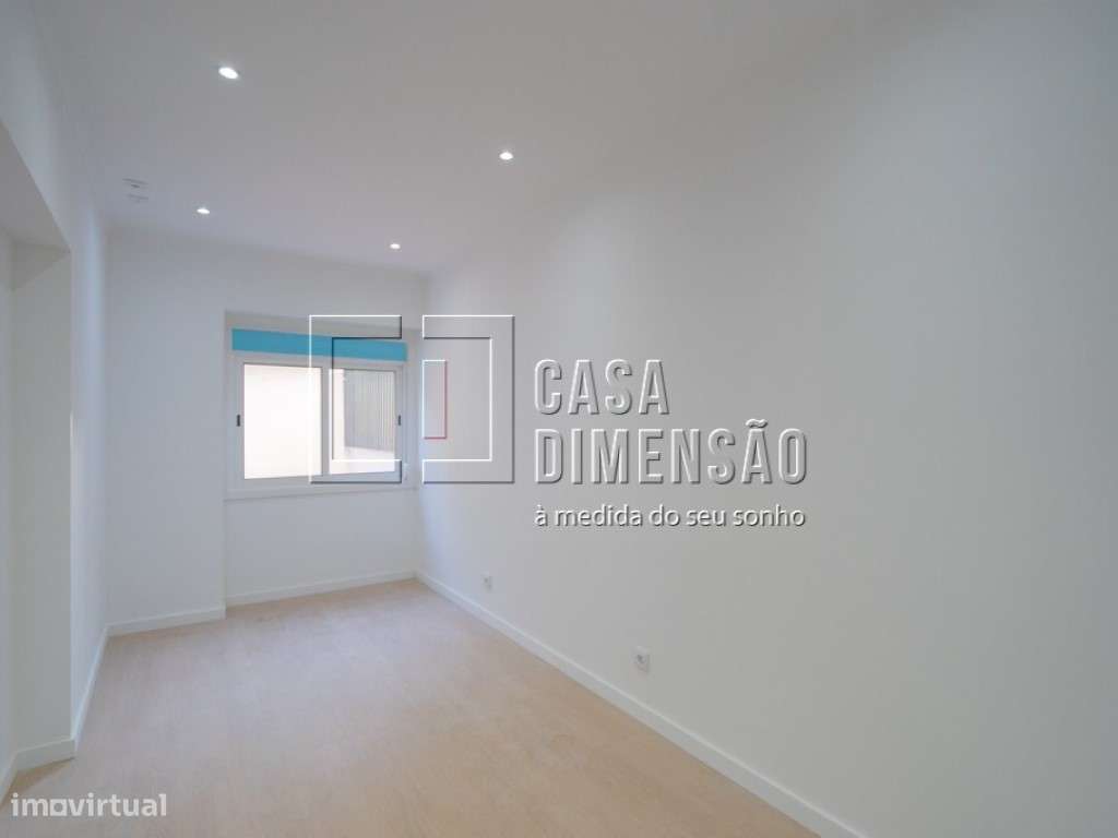 Apartamento T3 em fase de remodelação, na Amadora!!-15