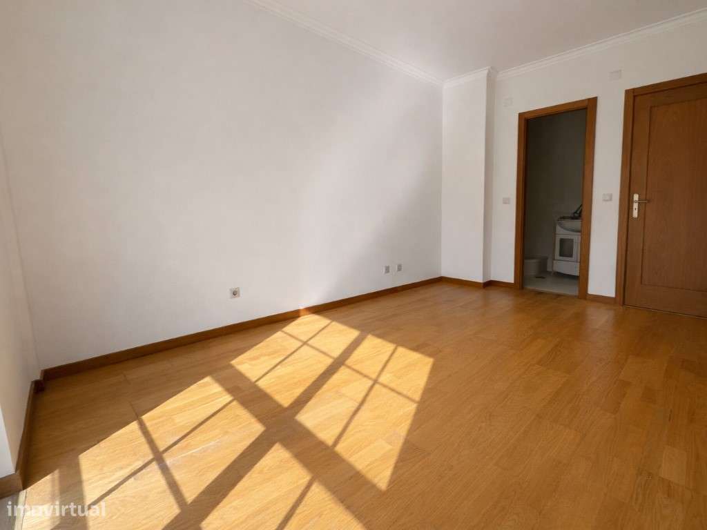 T3 com Varanda, Arrecadação e 2 Lugares de Garagem-9