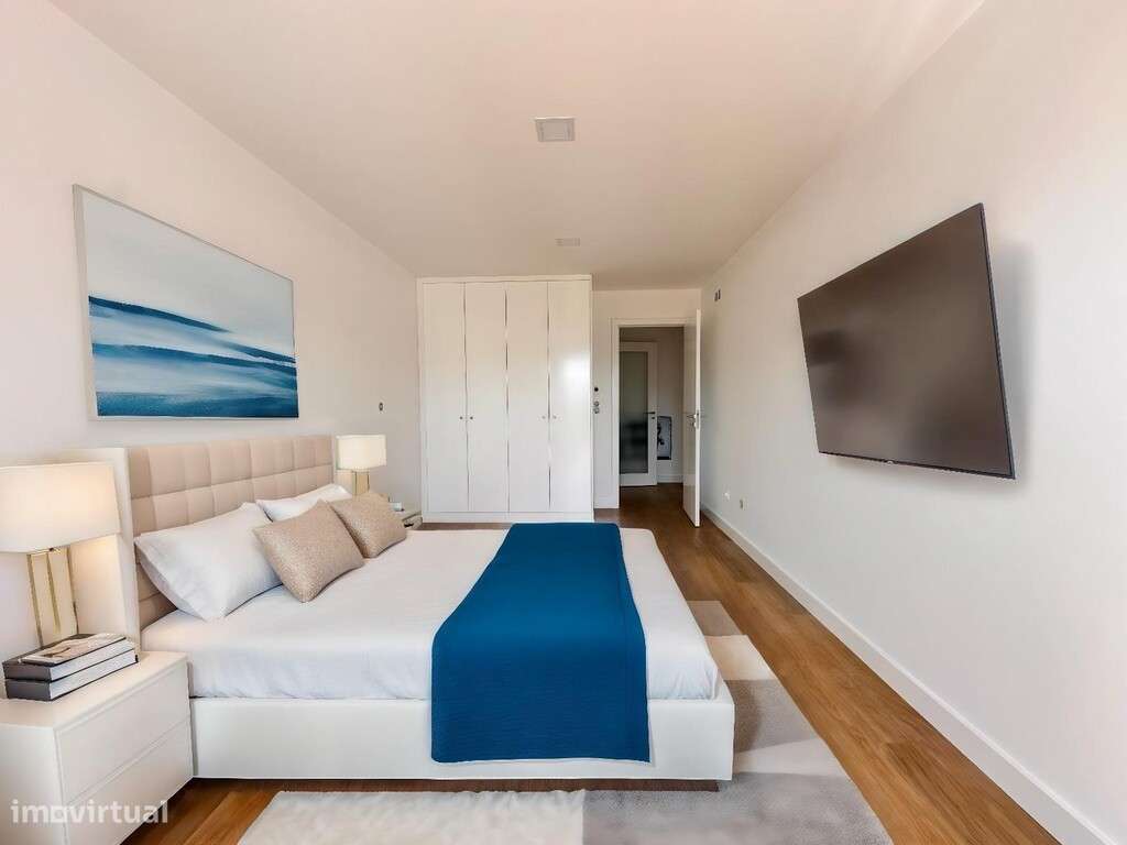 Apartamento T4 com garagem em zona da Quinta da Portela - Grande imagem: 2/6