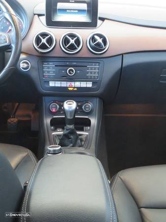 Mercedes-Benz B 180 - 24