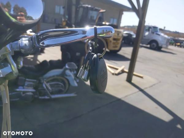 Harley-Davidson Softail Deluxe - 38