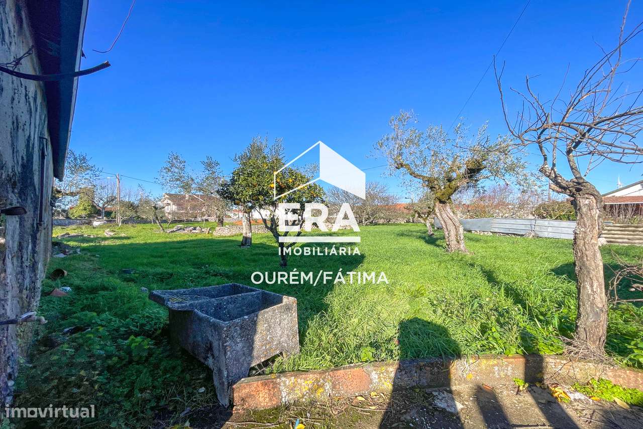 Moradia T3 para reconstrução no Bairro, Ourém-23