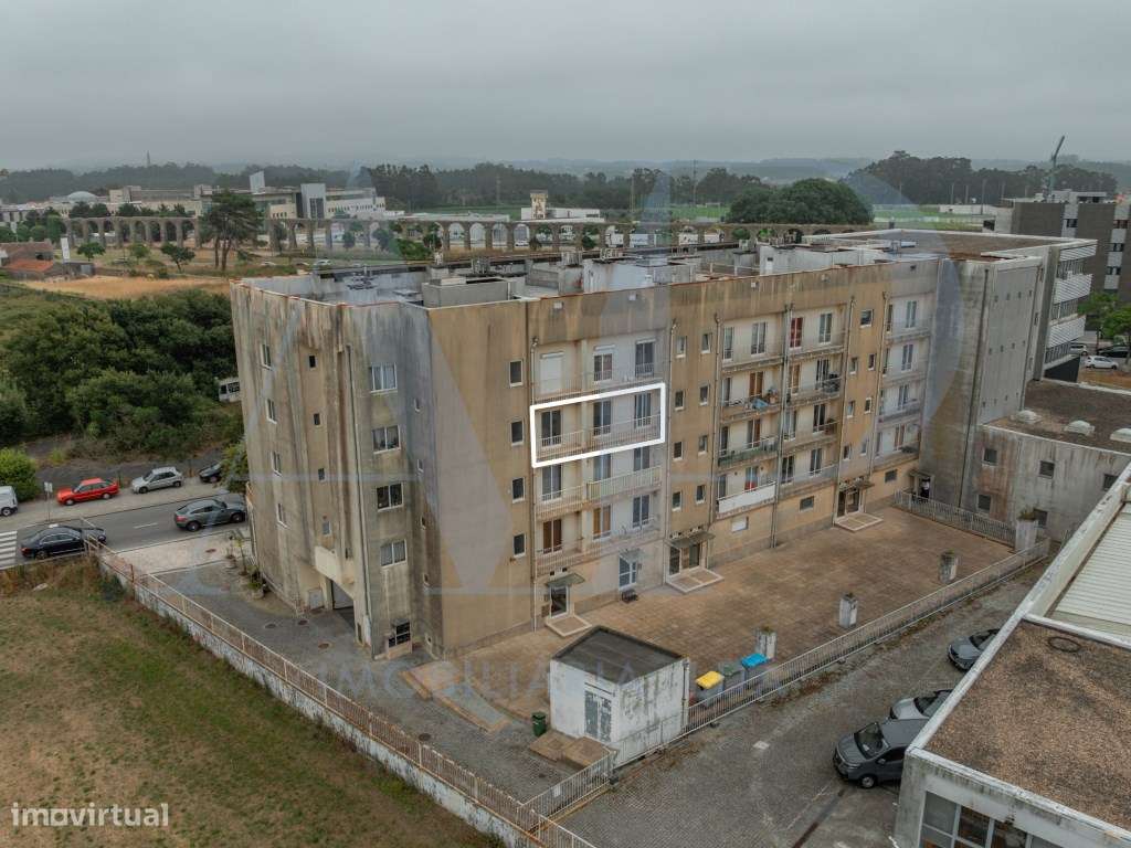 Apartamento T3 com varanda, e localização privilegiada em Vila do C...-25