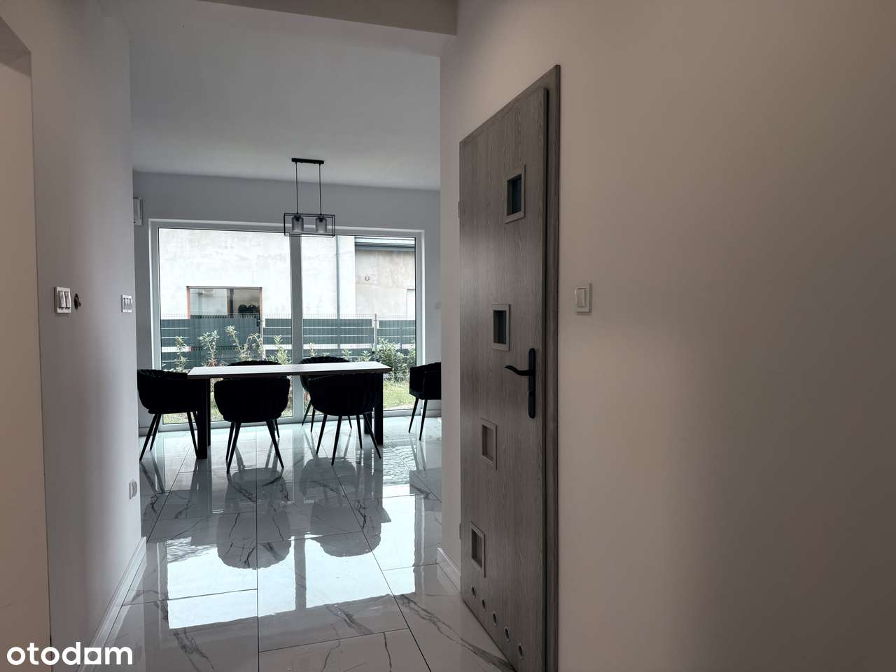 Nowy parterowy dom z lokalem użytkowym-9