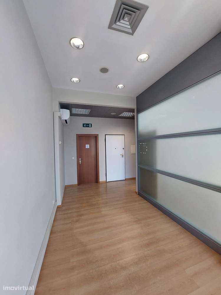 Escritório (5 Salas) - 2 Estacionamentos - Grande imagem: 4/14