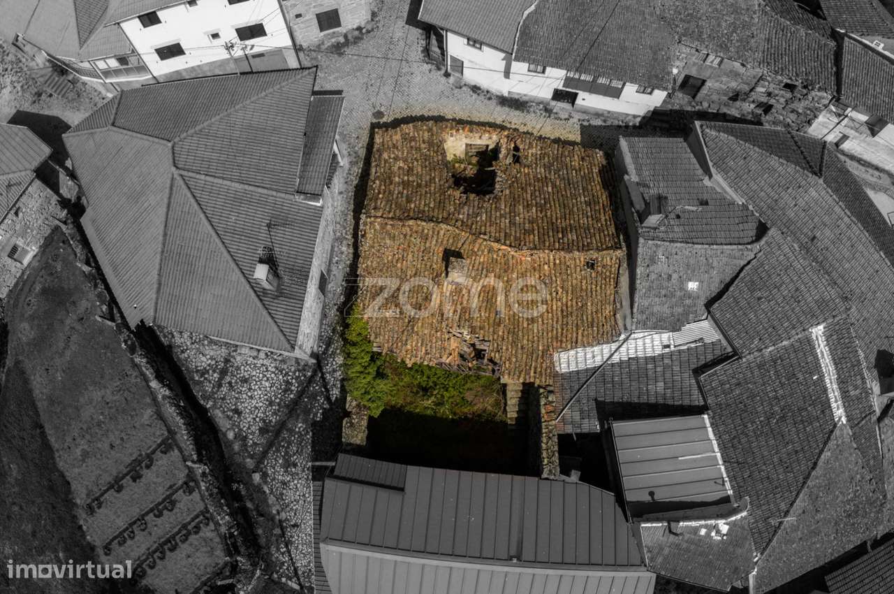 Moradia T4 para recuperar em Quintã, Vreia de Jales - Vila Real - Grande imagem: 4/8