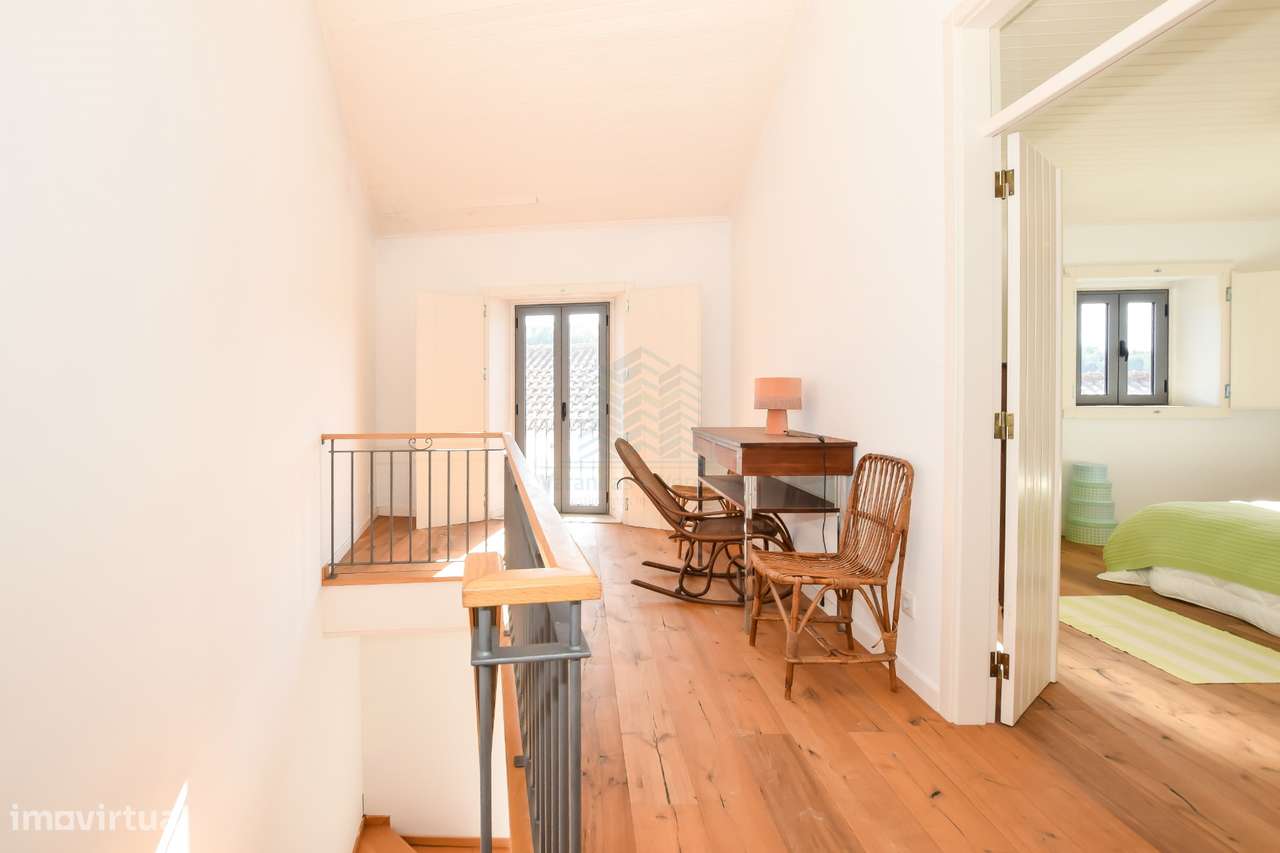 Moradia T3 remodelada com logradouro e terraço — Bugalhos-13