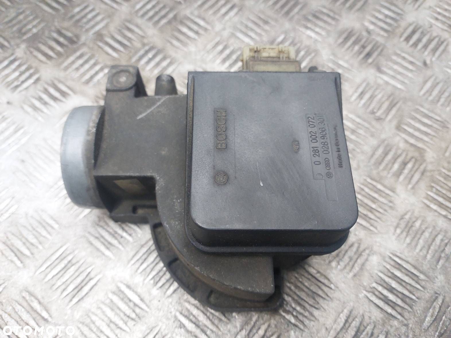 PRZEPŁYWOMIERZ AUDI 80 B4 1.9 TDI 028906301 - 1