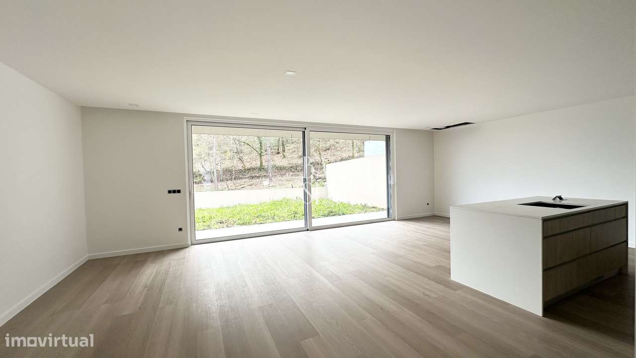 Moradia nova  de gaveto com 3 suítes em Lanhoso Póvoa de Lanhoso - Grande imagem: 3/29